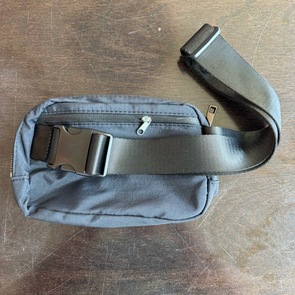 NWOT Belt Bag Crossbody - Picture 2 of 6
